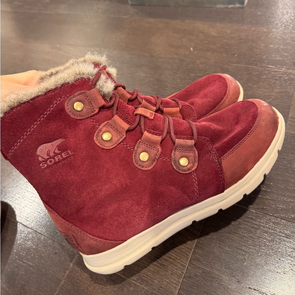 Women’s sorel explorer boots size 9